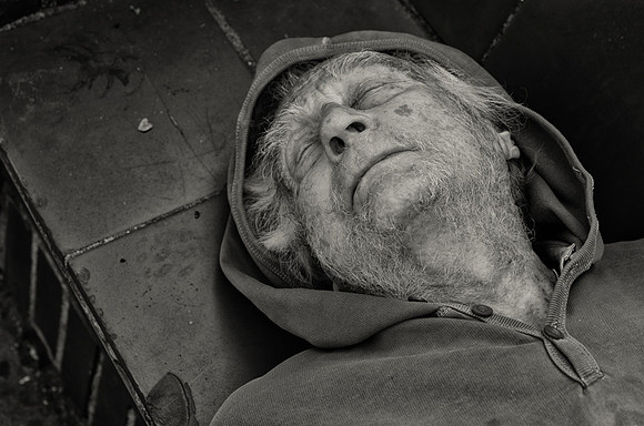 CAT 10834 CD355 HOMELESS SENIOR GETS SOME SLEEP