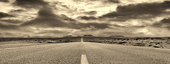CAT 11483 CD363 THE LONG ROAD TO MONUMENT VALLEY
