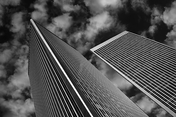 CAT 4185 CD174 FINANCIAL CENTER BW