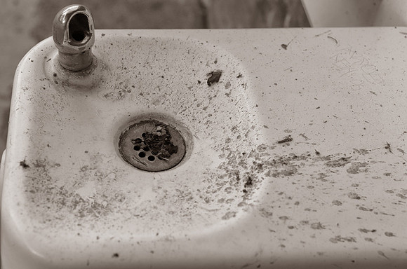 CAT 9277 CD336 FILTHY DRINKING FOUNTAIN