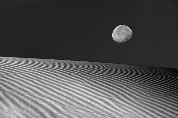 CAT 4680 CD194 MOON OVER THE DUNES